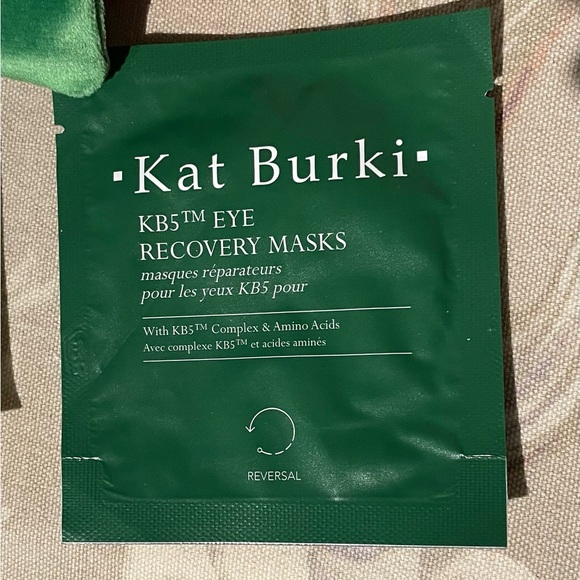 2/$20💞 Kat Burki Beauty Bag ✨ - Picture 2 of 6